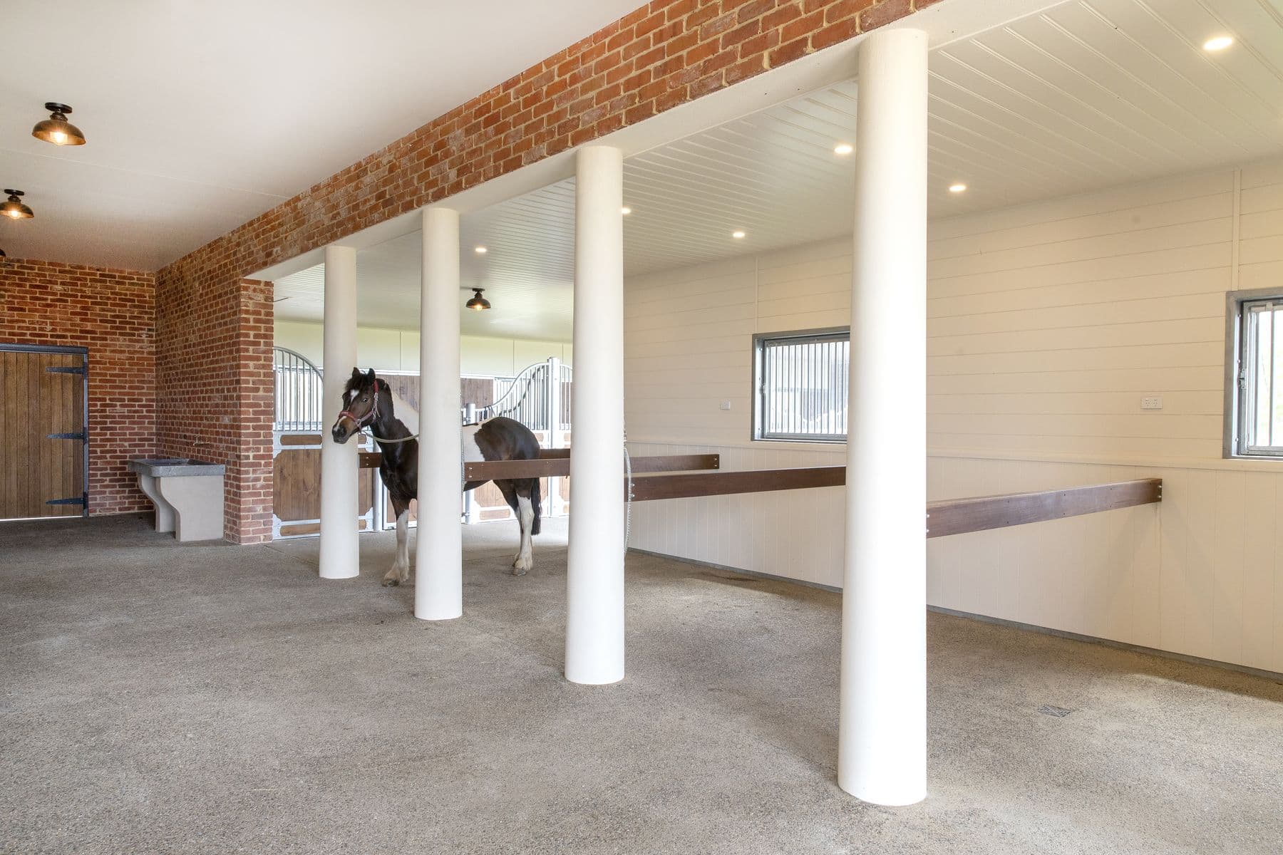 Murdoch Hill Road Stables, image 9